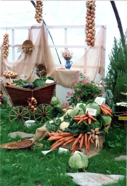 Proutěný kočárek se zeleninou, 1992